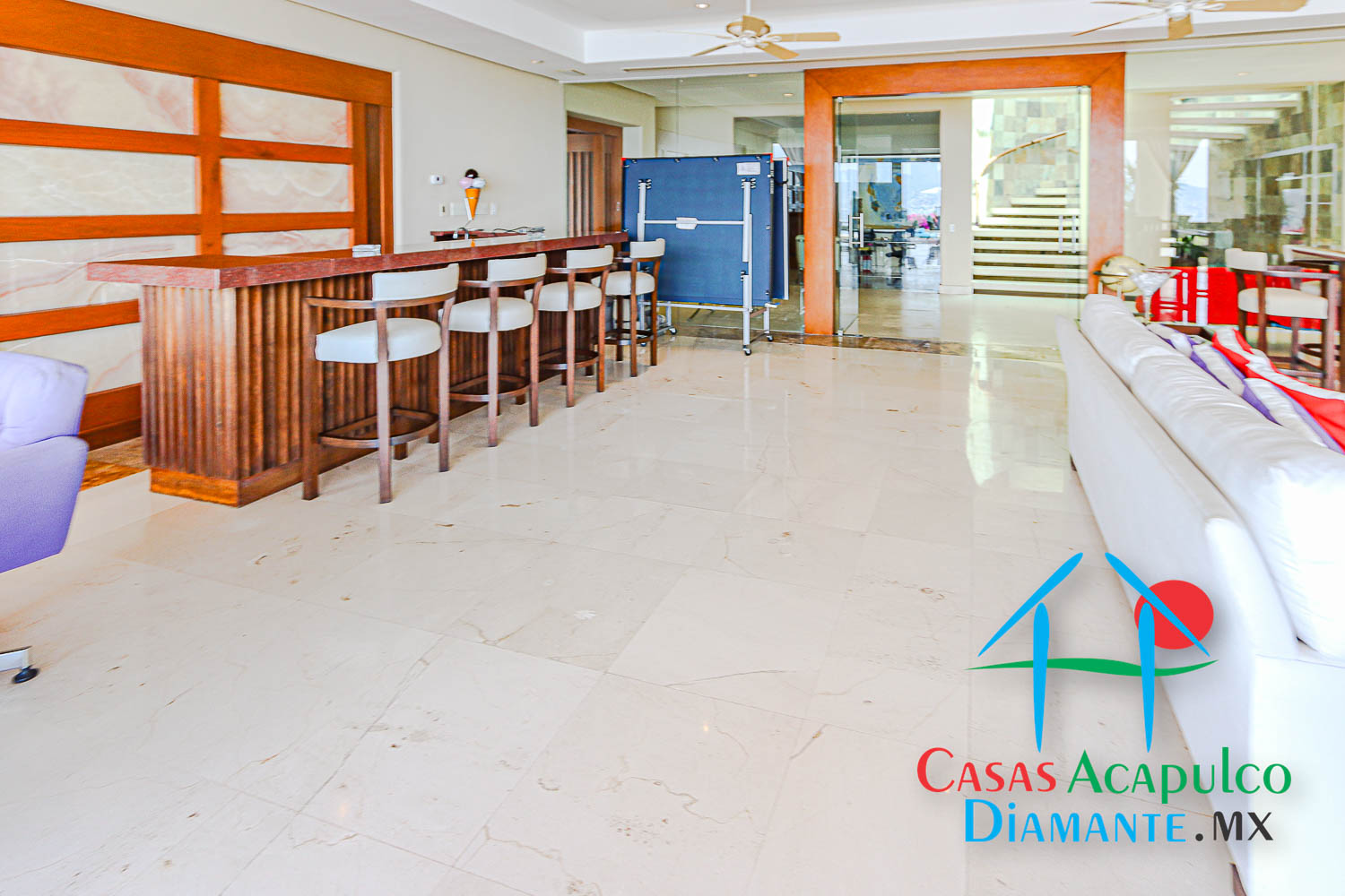 Villa Portofino - Salón de juegos antes de Otis 4